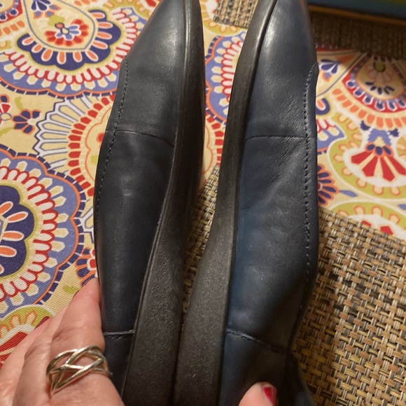 Blue Naturalizer flats. Well cushioned insoles, no slide soles  simple, classic - Picture 4 of 5